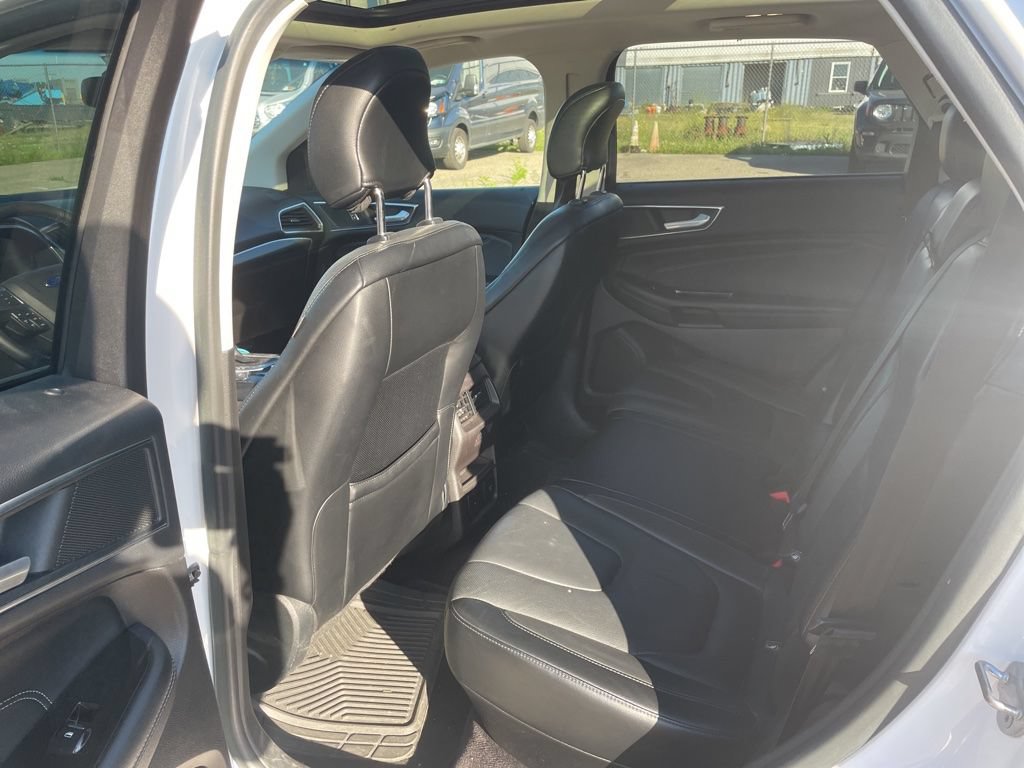 Used 2017 Ford Edge Titanium w/ Equipment Group 301A AWD/4WD image 12