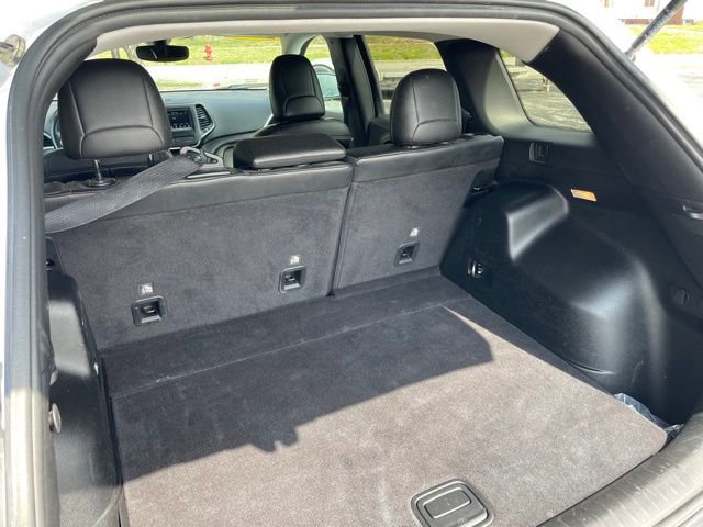 Used 2019 Jeep Cherokee Latitude Plus w/ Comfort/Convenience Group image 34