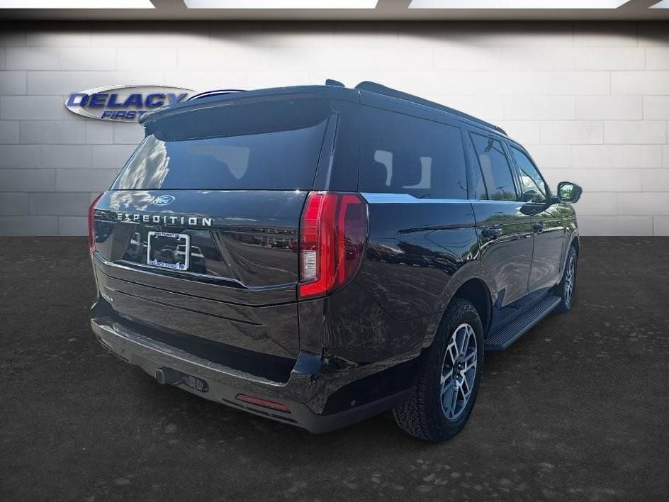 Used 2025 Ford Expedition Active AWD/4WD image 7