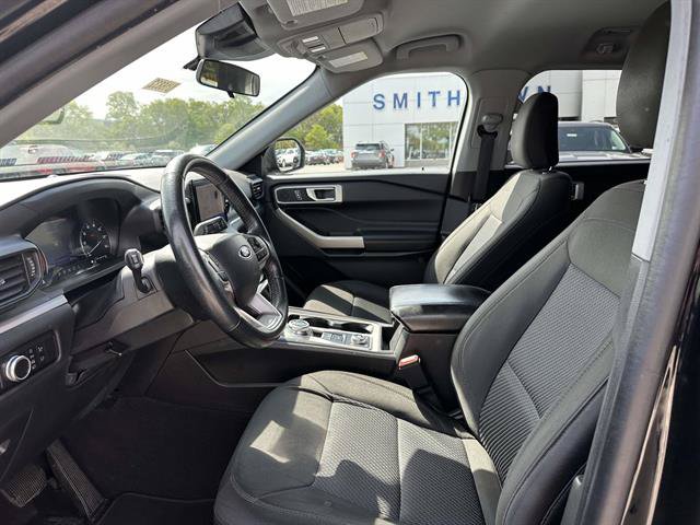 Used 2023 Ford Explorer XLT AWD/4WD image 13