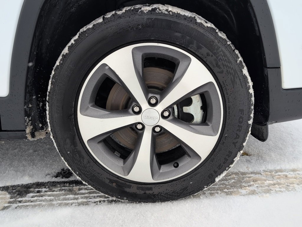 Used 2021 Jeep Cherokee Limited image 12