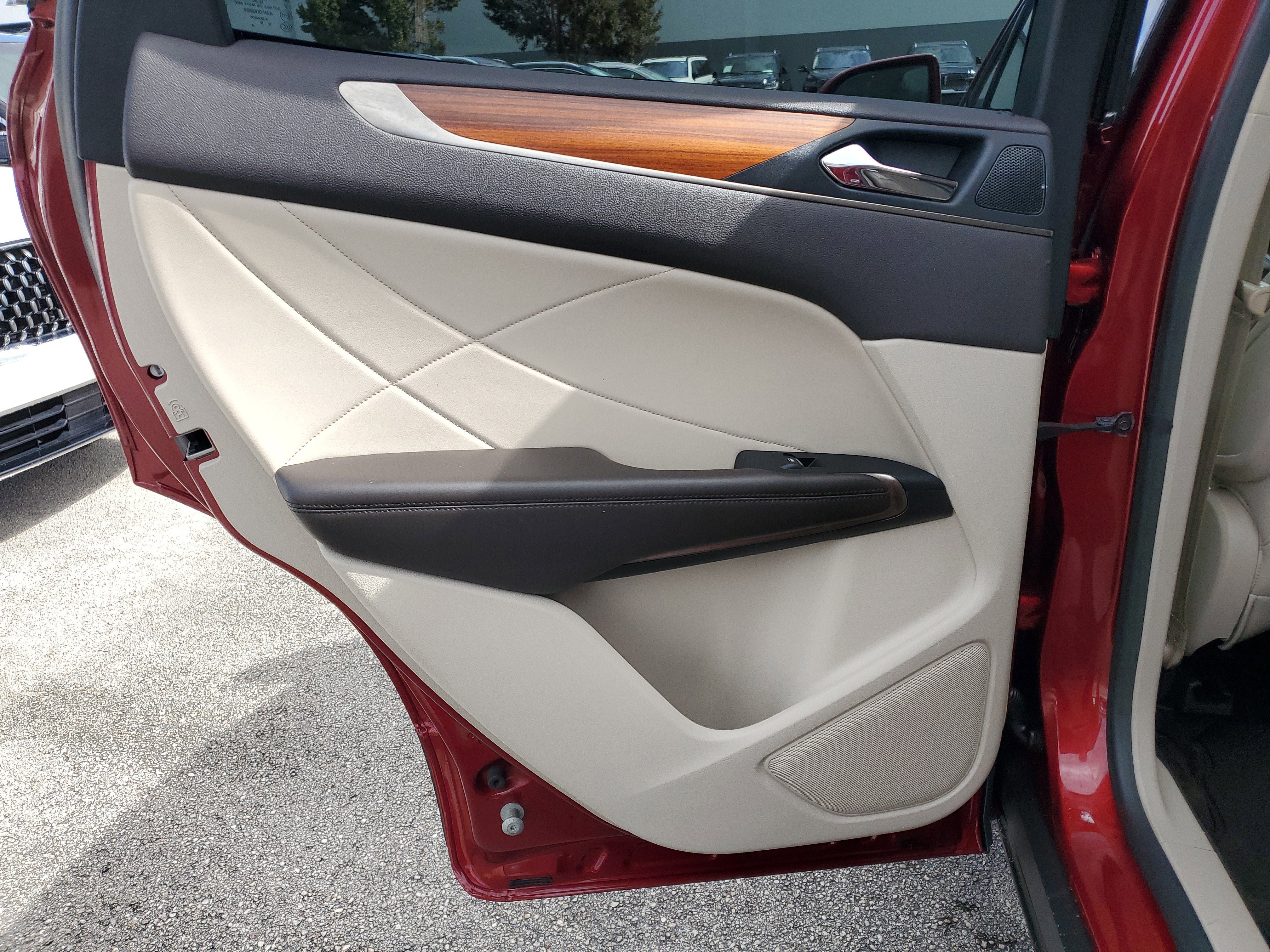 Used 2018 Lincoln MKC Select w/ Select Plus Package image 12