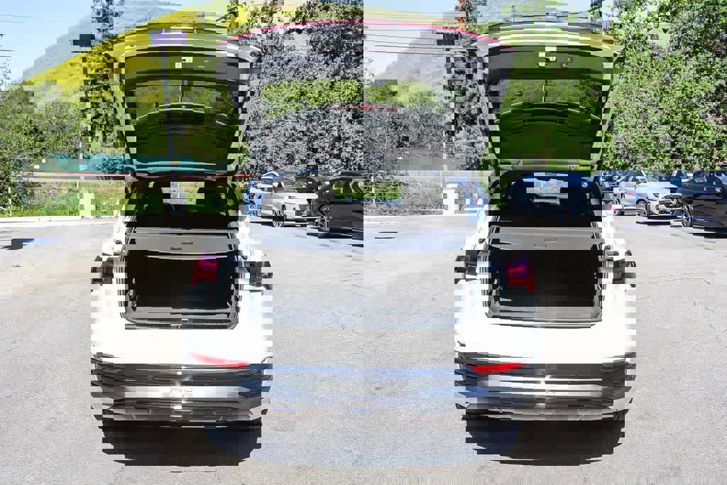 Used 2024 Audi Q8 e-tron Premium Plus w/ Premium Plus Package image 27