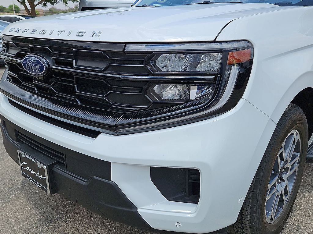 Used 2025 Ford Expedition Active AWD/4WD image 10