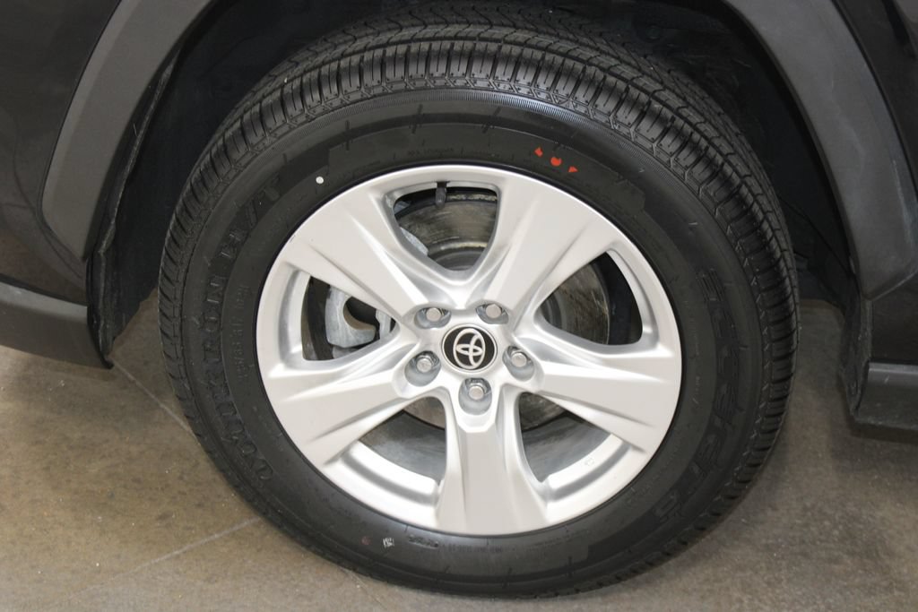 Used 2021 Toyota RAV4 XLE AWD/4WD image 42