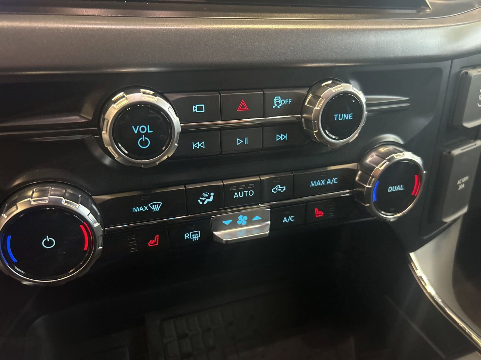 New 2025 Ford F150 XLT w/ Equipment Group 303A High image 27