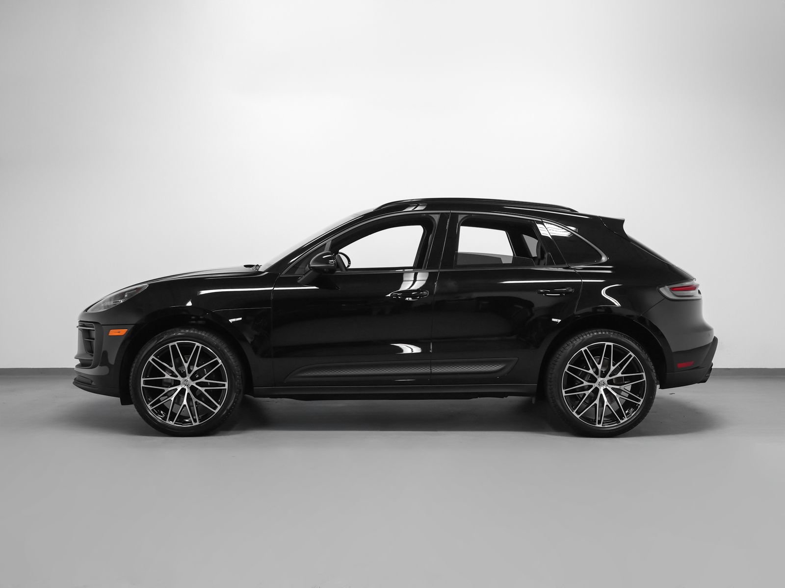 New 2026 Porsche Macan AWD/4WD image 2