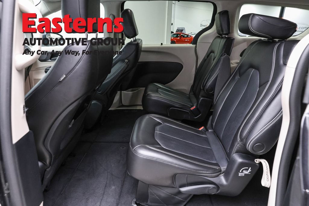 Used 2023 Chrysler Pacifica Touring-L FWD image 22