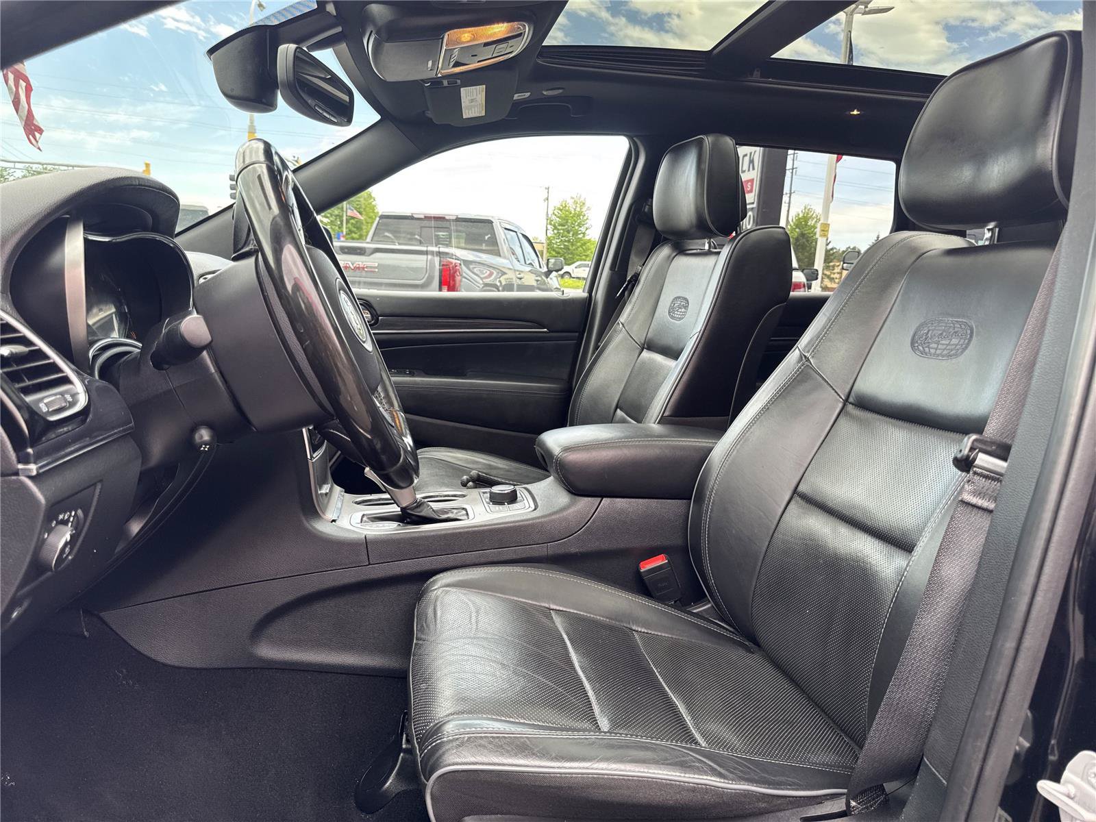 Used 2020 Jeep Grand Cherokee Overland AWD/4WD image 17