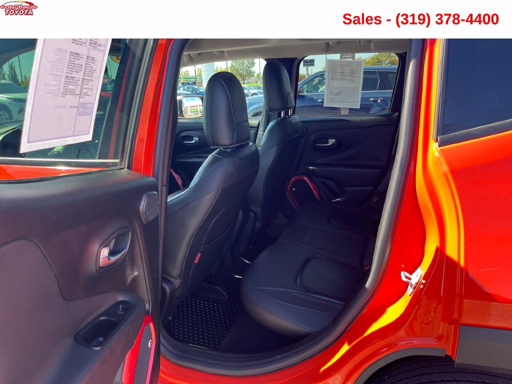 Used 2016 Jeep Renegade Trailhawk w/ Premium Trailhawk Package AWD/4WD image 21