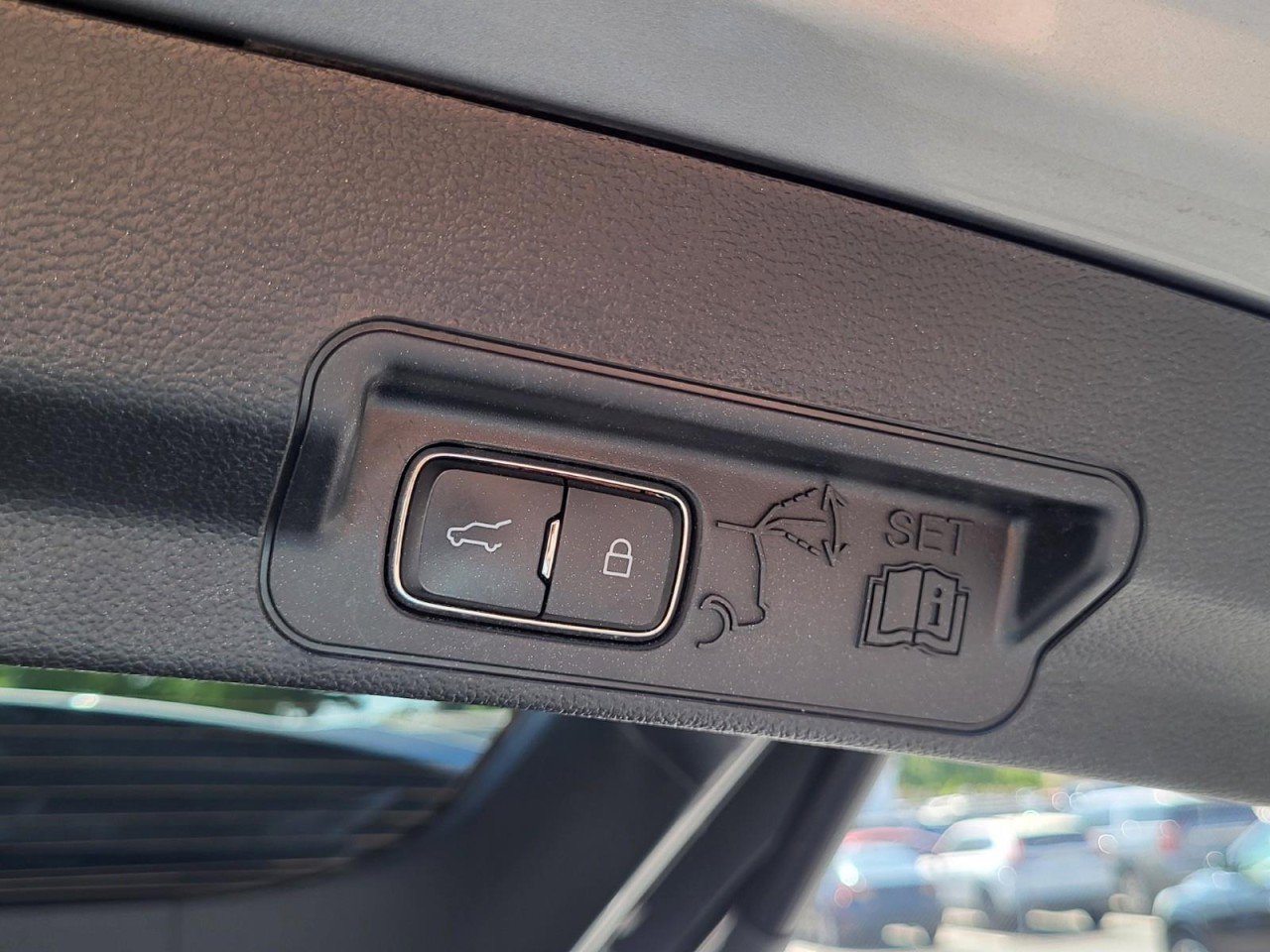 Used 2023 Ford Explorer XLT AWD/4WD image 5
