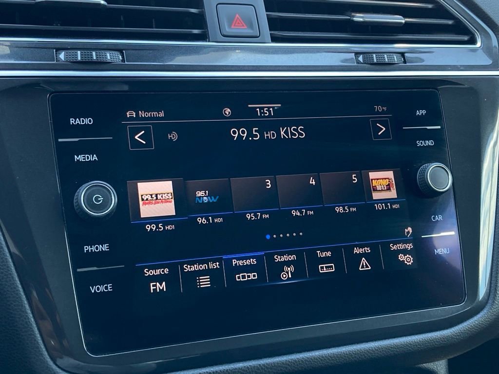 Used 2022 Volkswagen Tiguan SE image 16