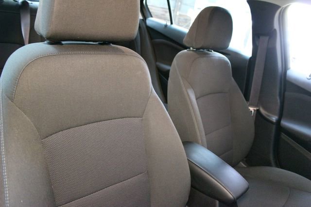 Used 2017 Chevrolet Cruze LT FWD image 11