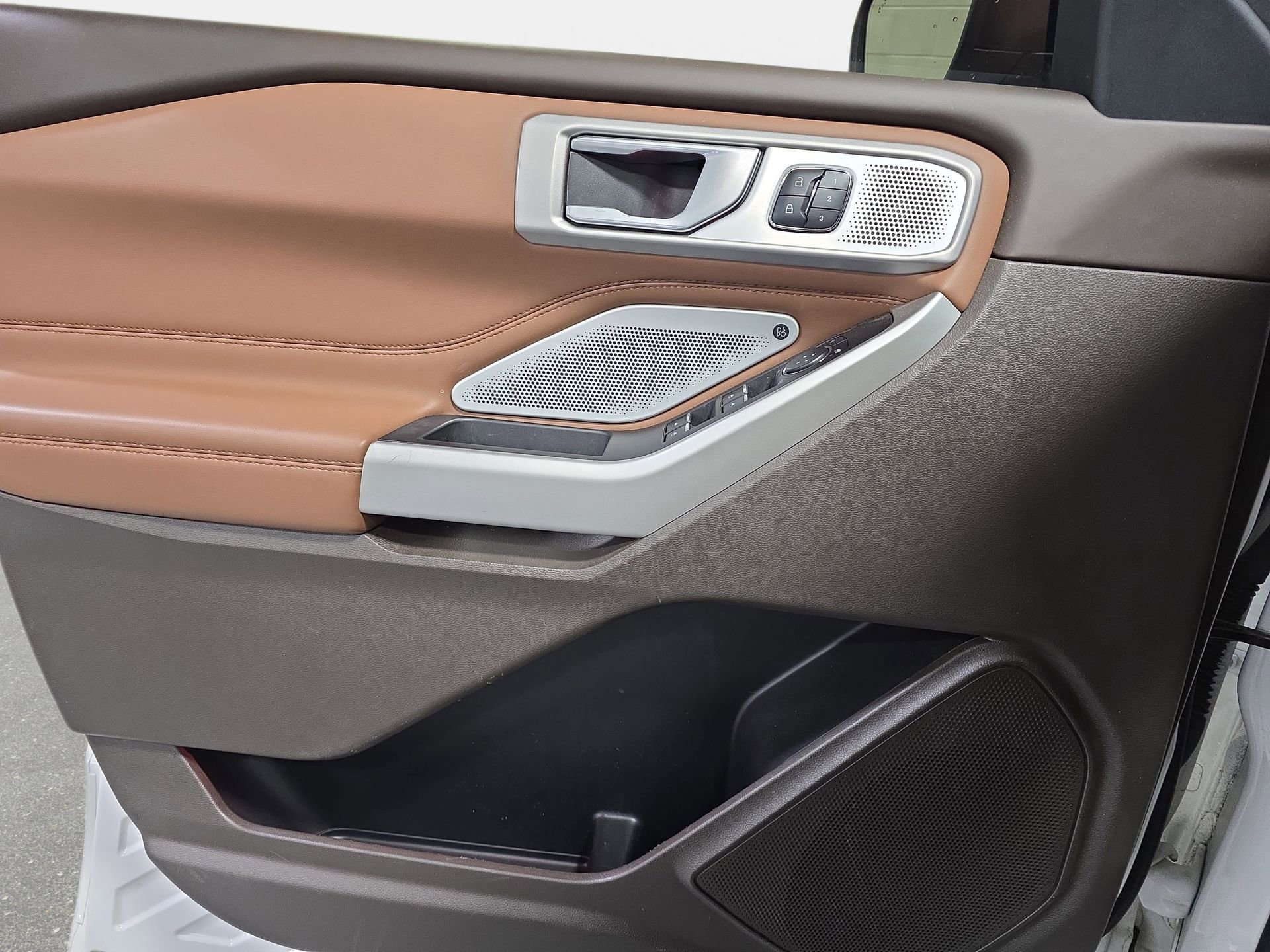 Used 2023 Ford Explorer King Ranch w/ Technology Package image 26