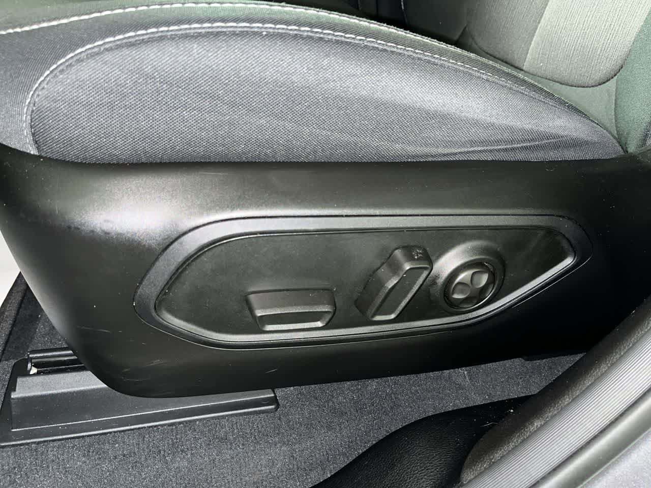 Used 2024 Jeep Grand Cherokee Laredo AWD/4WD image 14