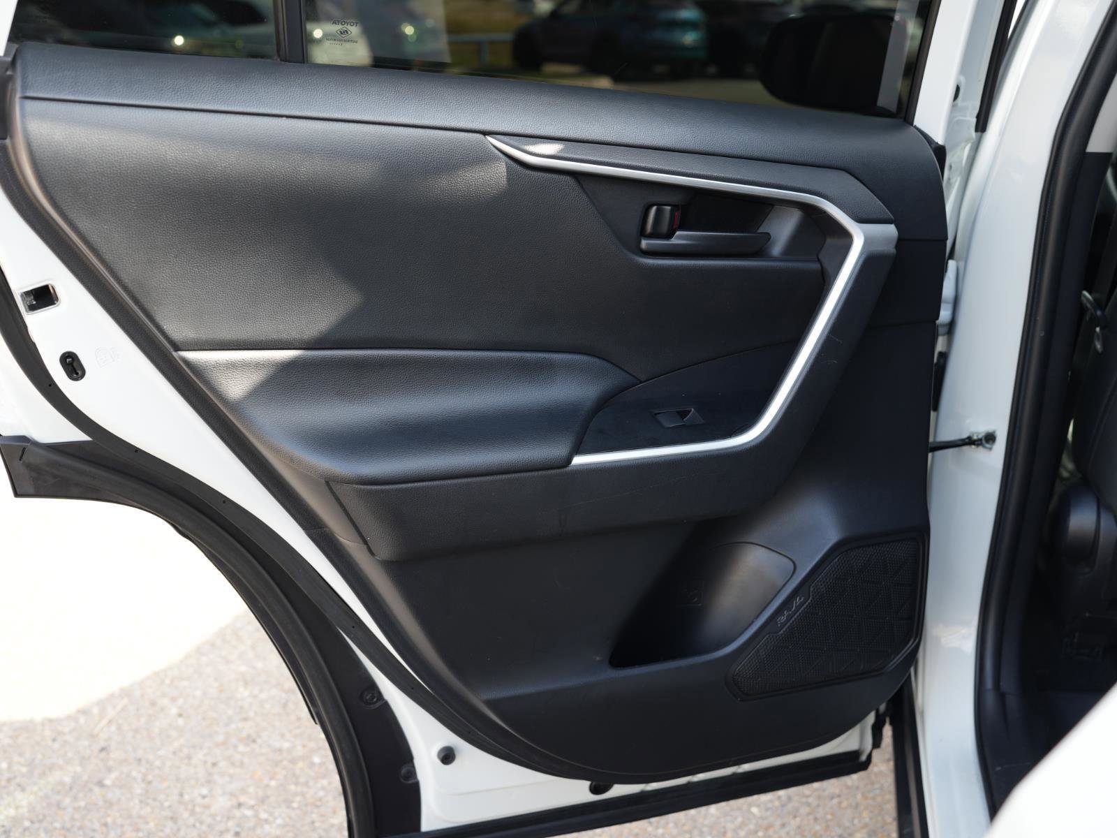 Used 2021 Toyota RAV4 LE image 17