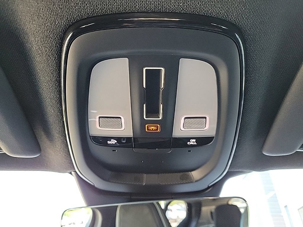 Used 2021 Volvo XC40 P8 Recharge AWD/4WD image 32