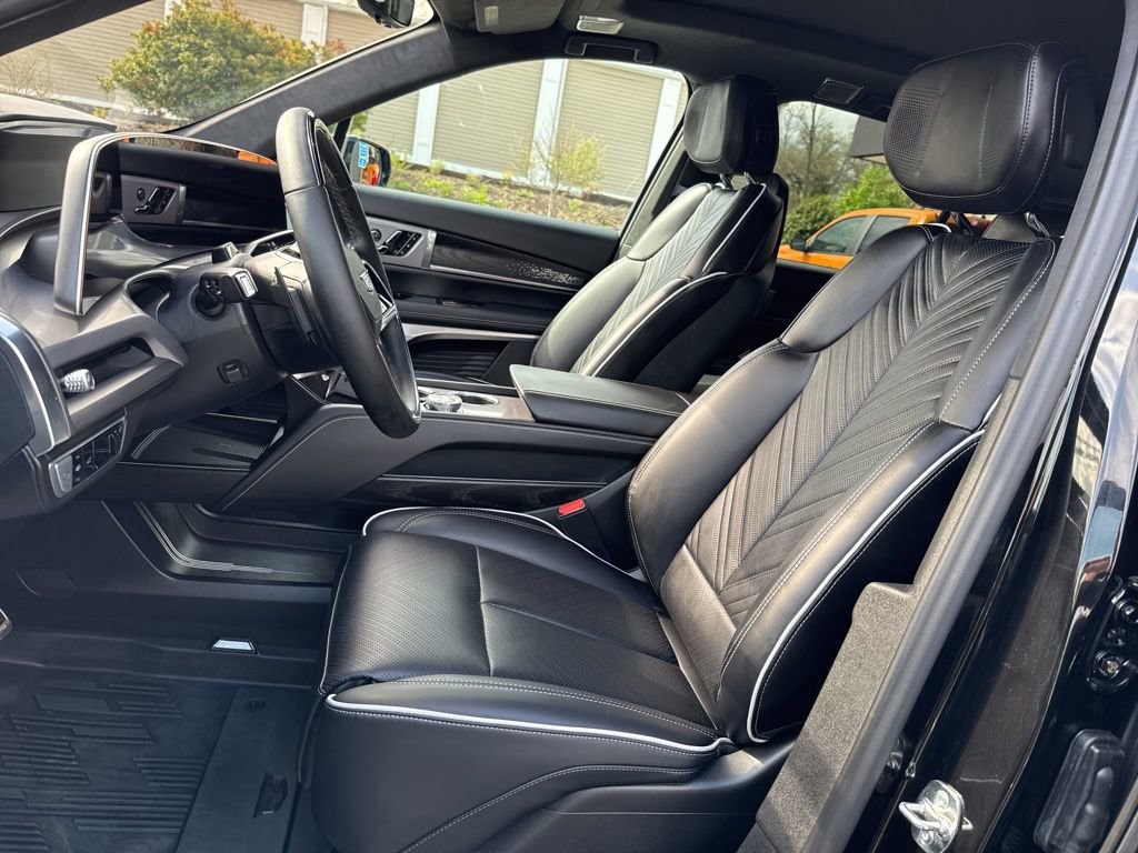 Used 2026 Cadillac Vistiq Platinum w/ LPO, Floor Liner Package AWD/4WD image 18