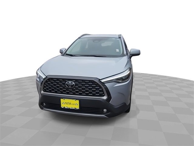 Used 2023 Toyota Corolla Cross XLE image 3
