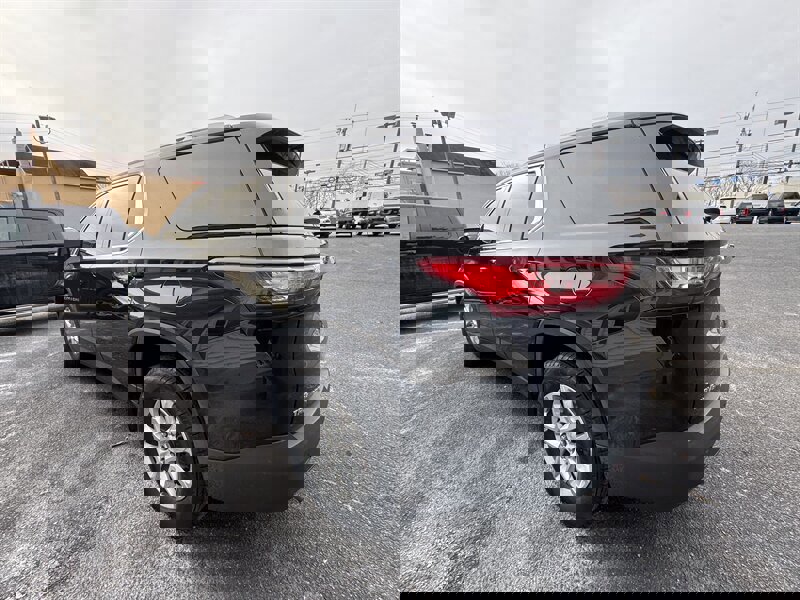 Used 2018 Chevrolet Traverse LT image 6