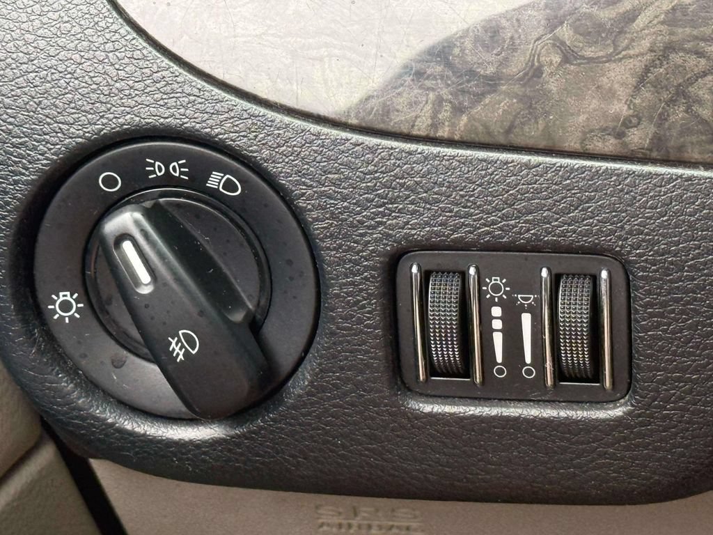Used 2011 Dodge Grand Caravan Crew FWD image 18