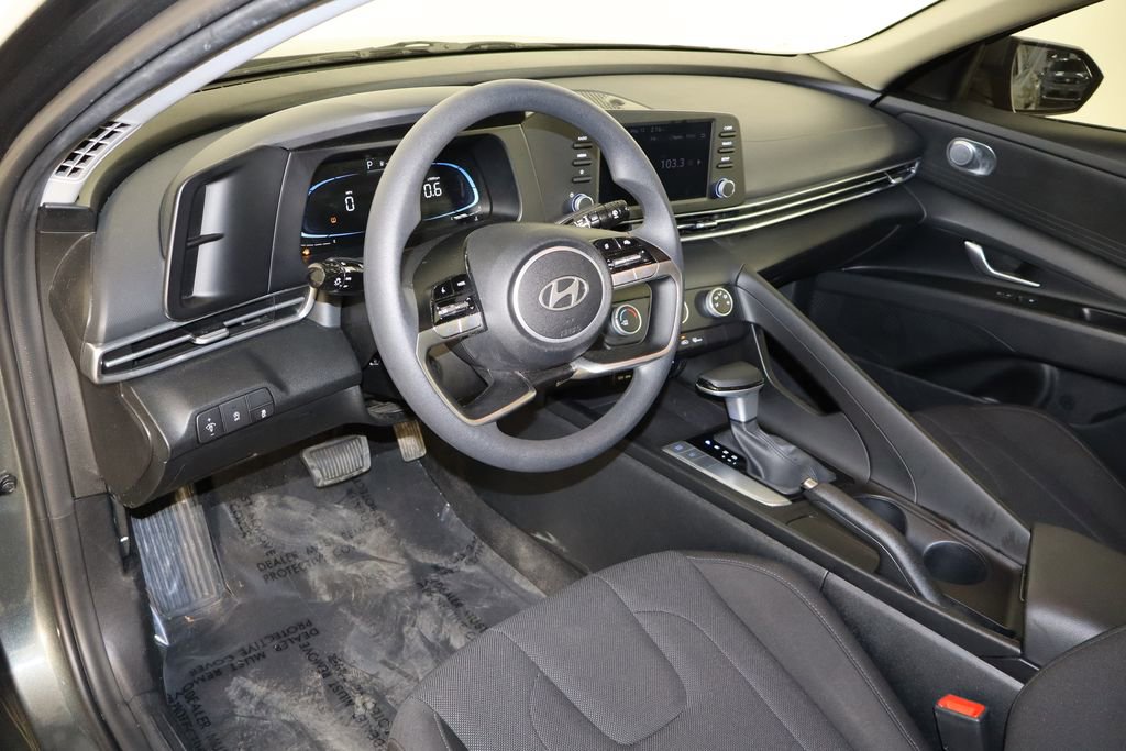 Used 2025 Hyundai Elantra SE FWD image 23