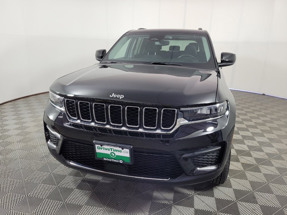 Used 2023 Jeep Grand Cherokee Laredo AWD/4WD image 15