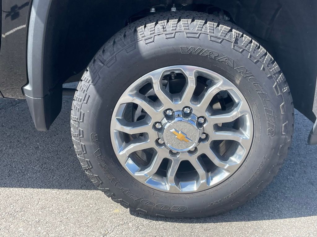 Used 2024 Chevrolet Silverado 2500 LTZ w/ LTZ Plus Package image 32