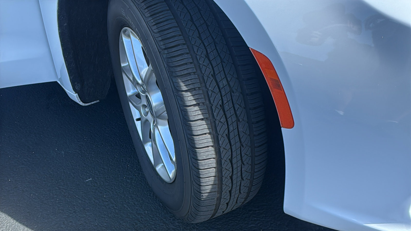 Used 2023 Chrysler Pacifica Touring-L image 10