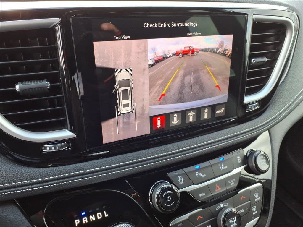 New 2026 Chrysler Pacifica Select image 14