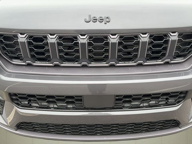 New 2026 Jeep Grand Cherokee Altitude image 9