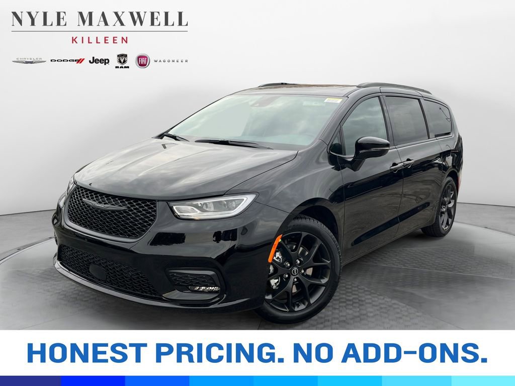 New 2026 Chrysler Pacifica Limited image 1