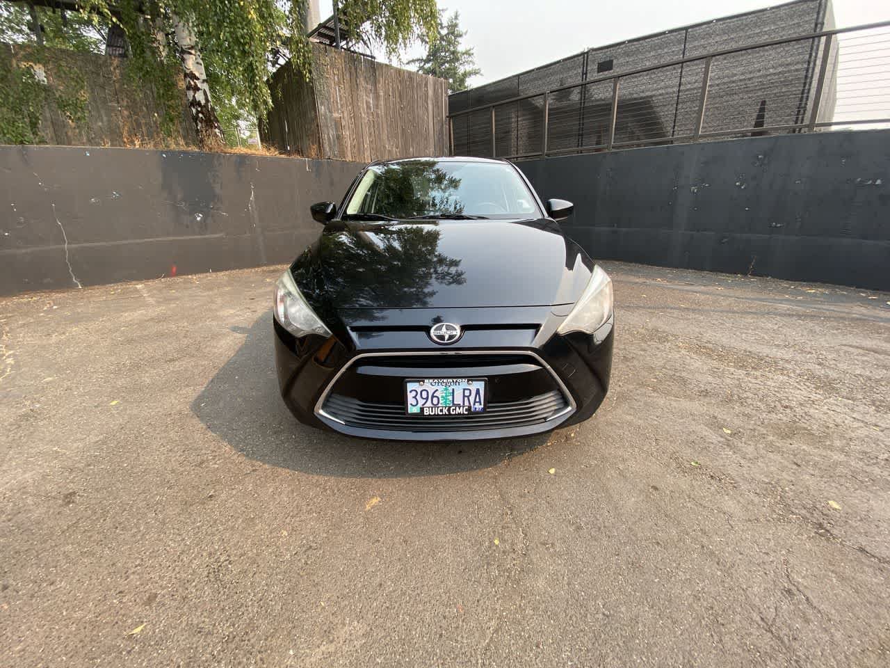 Used 2016 Scion iA FWD image 9
