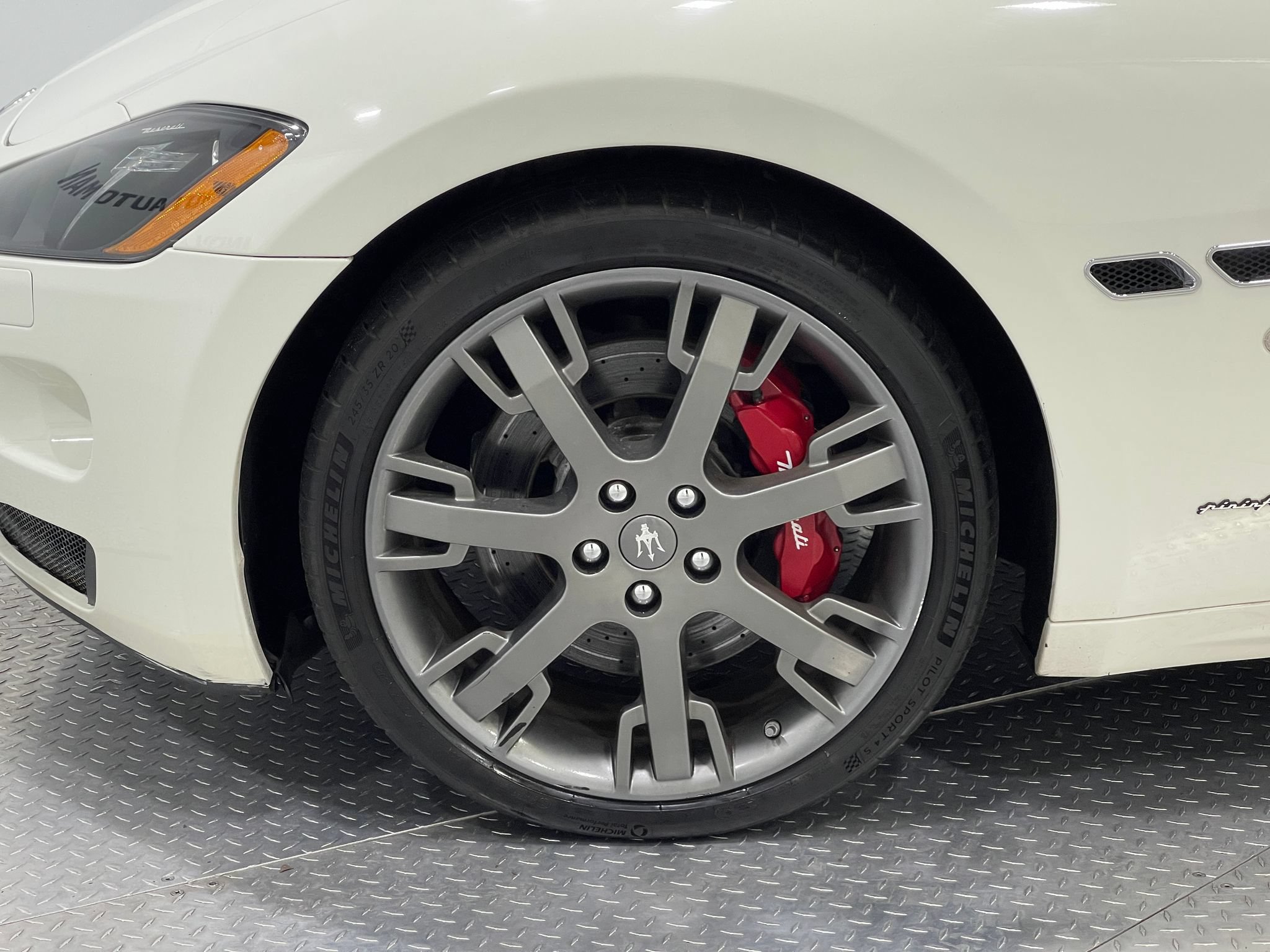 Used 2017 Maserati GranTurismo Convertible RWD image 31