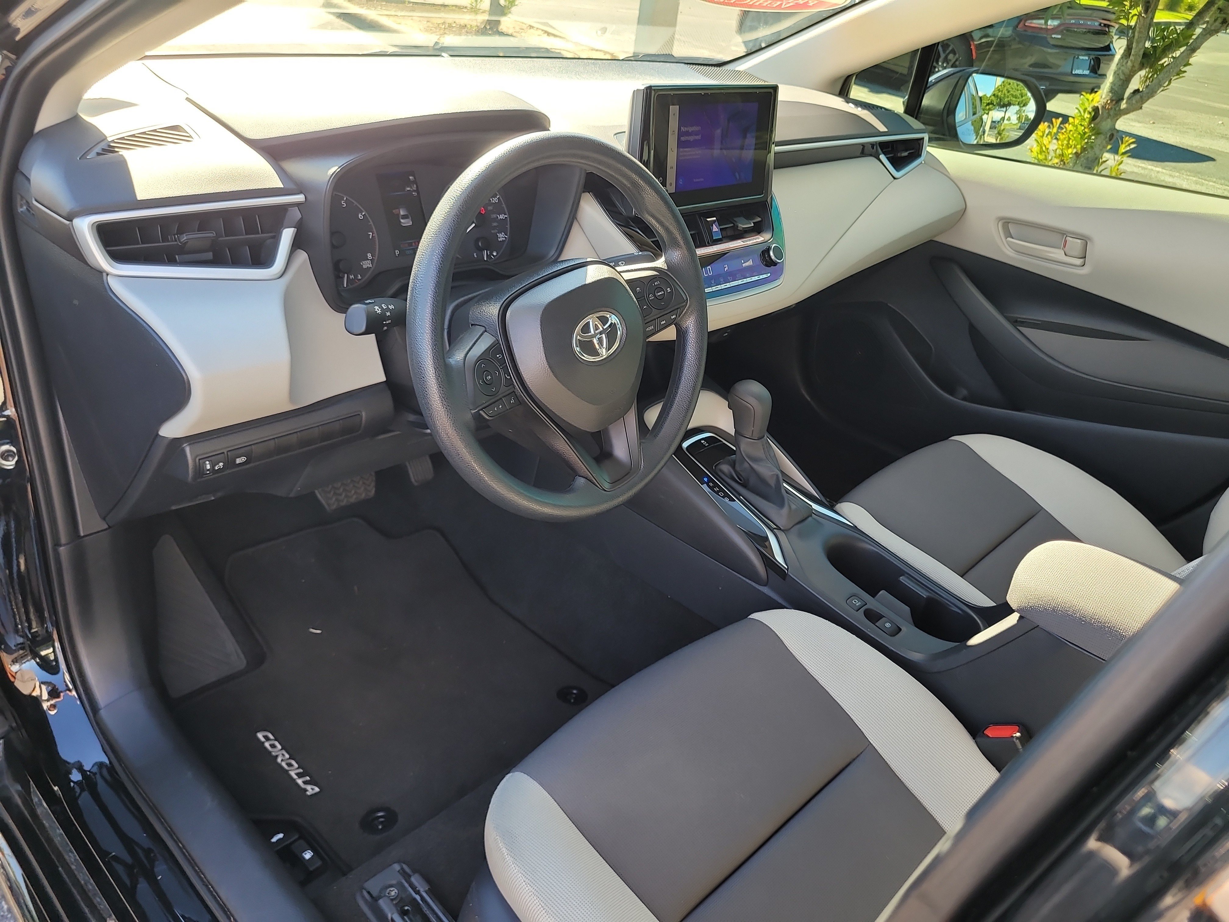 Certified 2025 Toyota Corolla LE FWD image 17