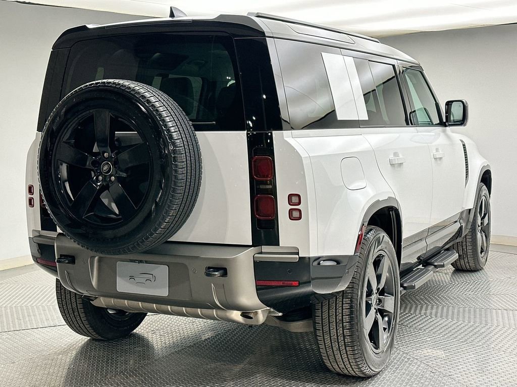 Certified 2025 Land Rover Defender 110 X-Dynamic SE image 13