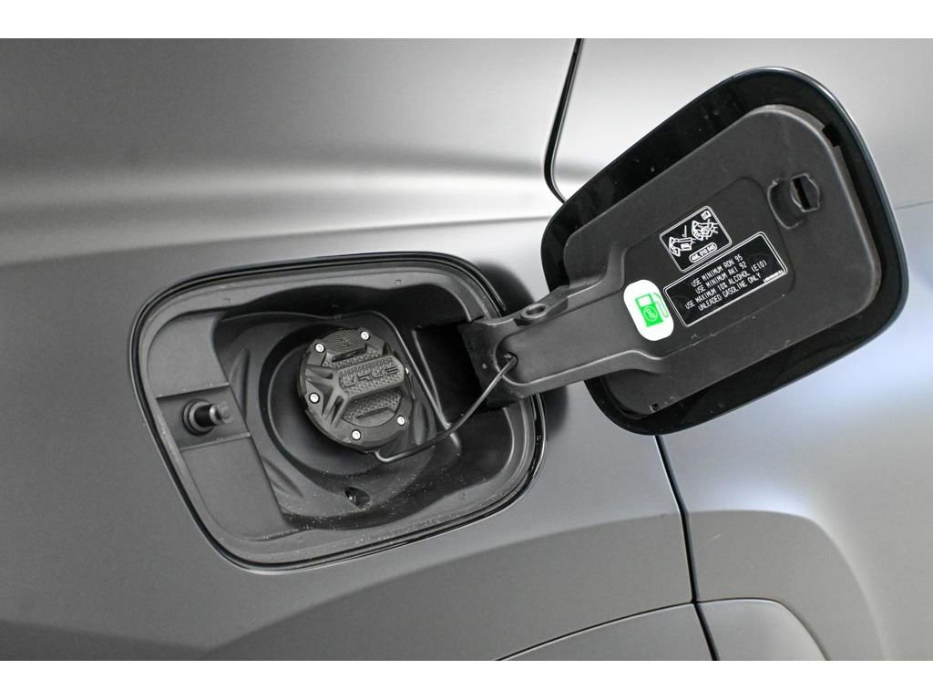 Used 2025 Lamborghini Urus SE image 89