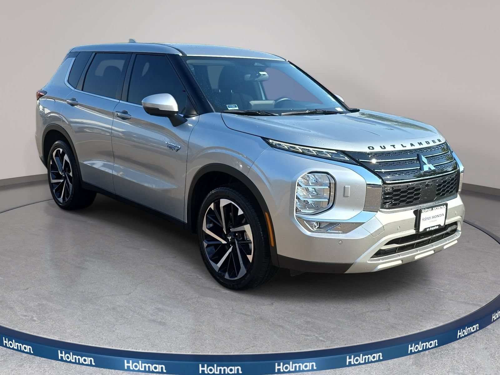 Used 2025 Mitsubishi Outlander 4WD Plug-In Hybrid image 4