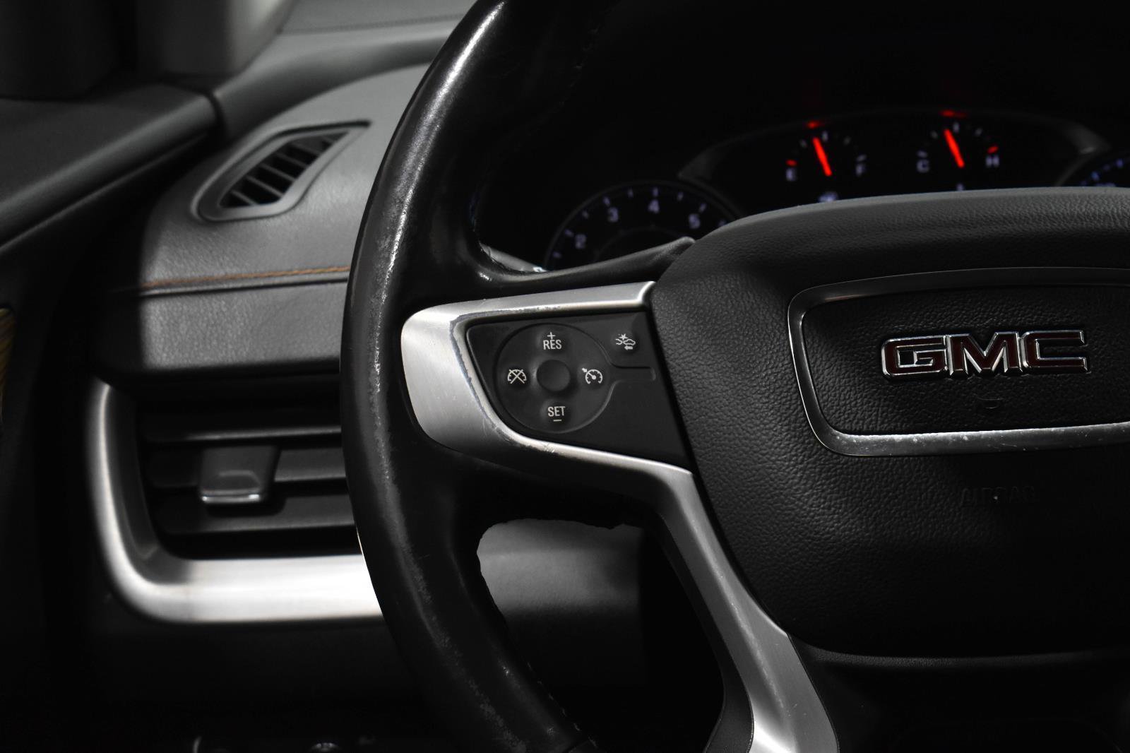 Used 2020 GMC Terrain SLE w/ Elevation Edition FWD image 9