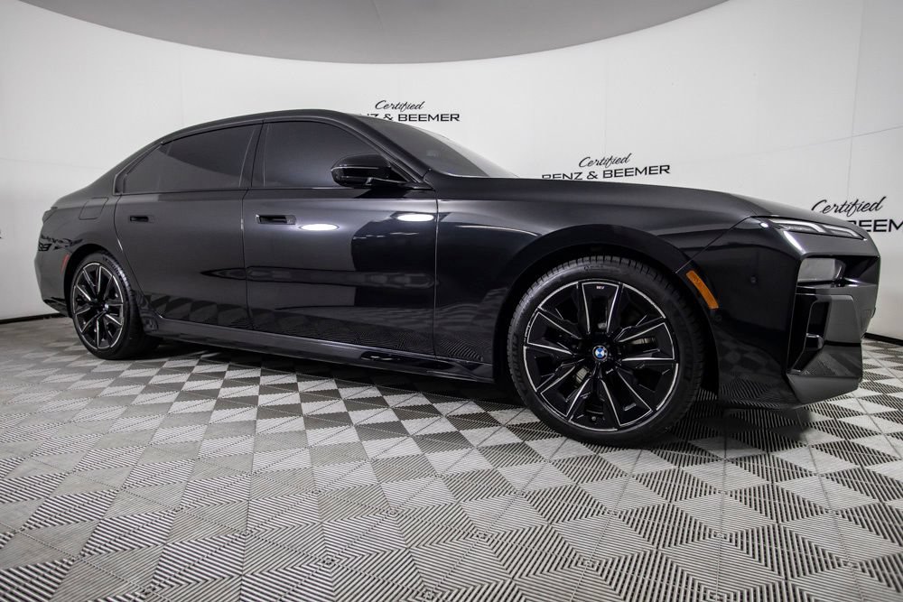 Used 2023 BMW 740i RWD image 2