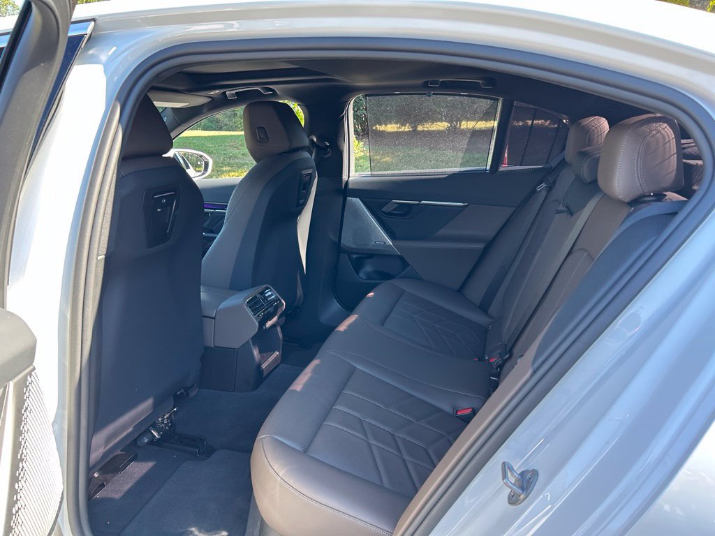 Used 2024 BMW i5 eDrive40i w/ M Sport Package RWD image 40