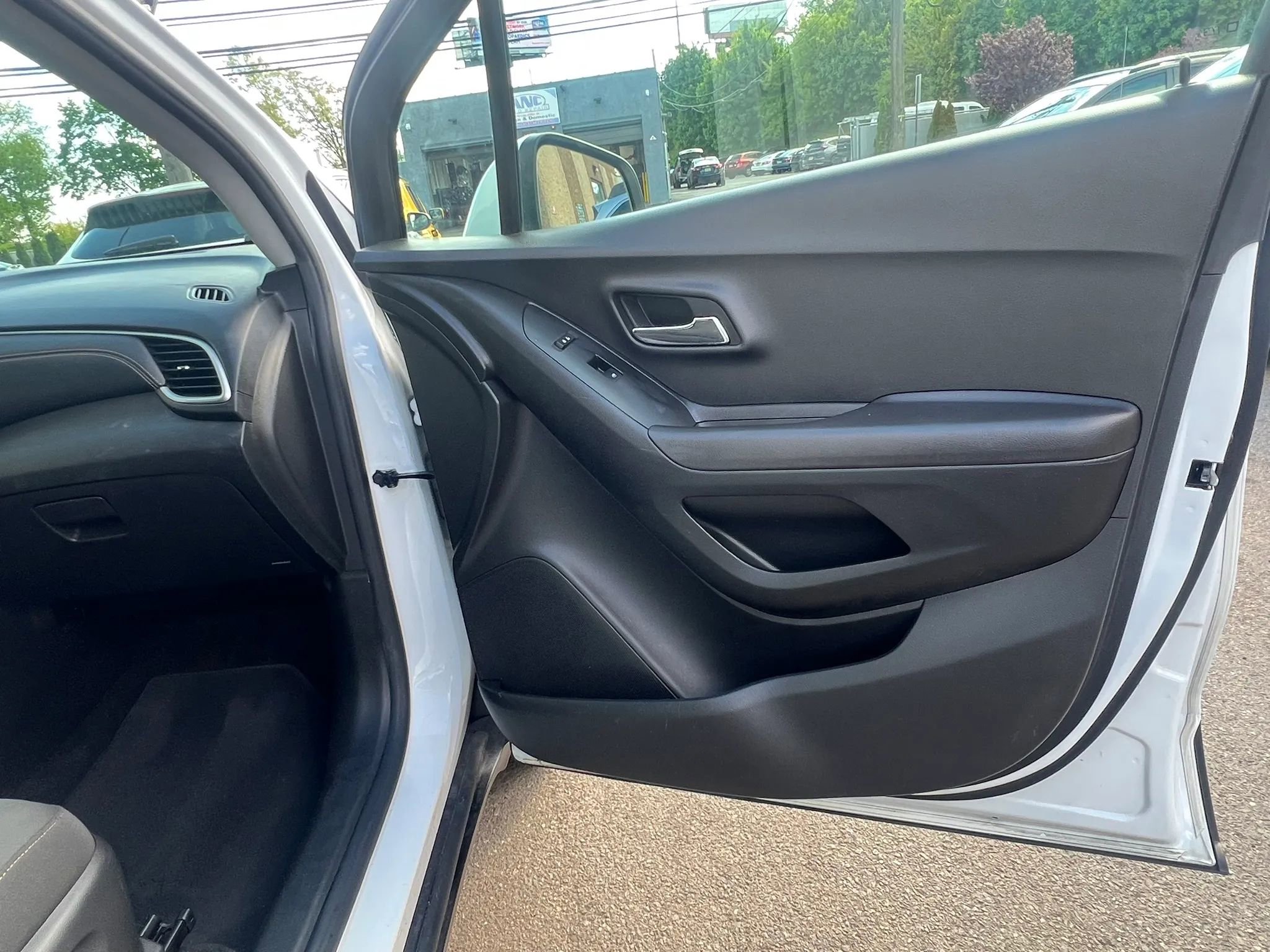 Used 2020 Chevrolet Trax LS w/ Tint and Cruise Package AWD/4WD image 30