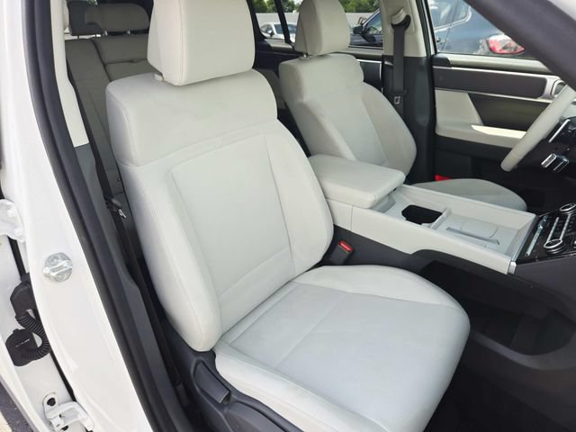 Used 2025 Hyundai Santa Fe SE FWD image 14