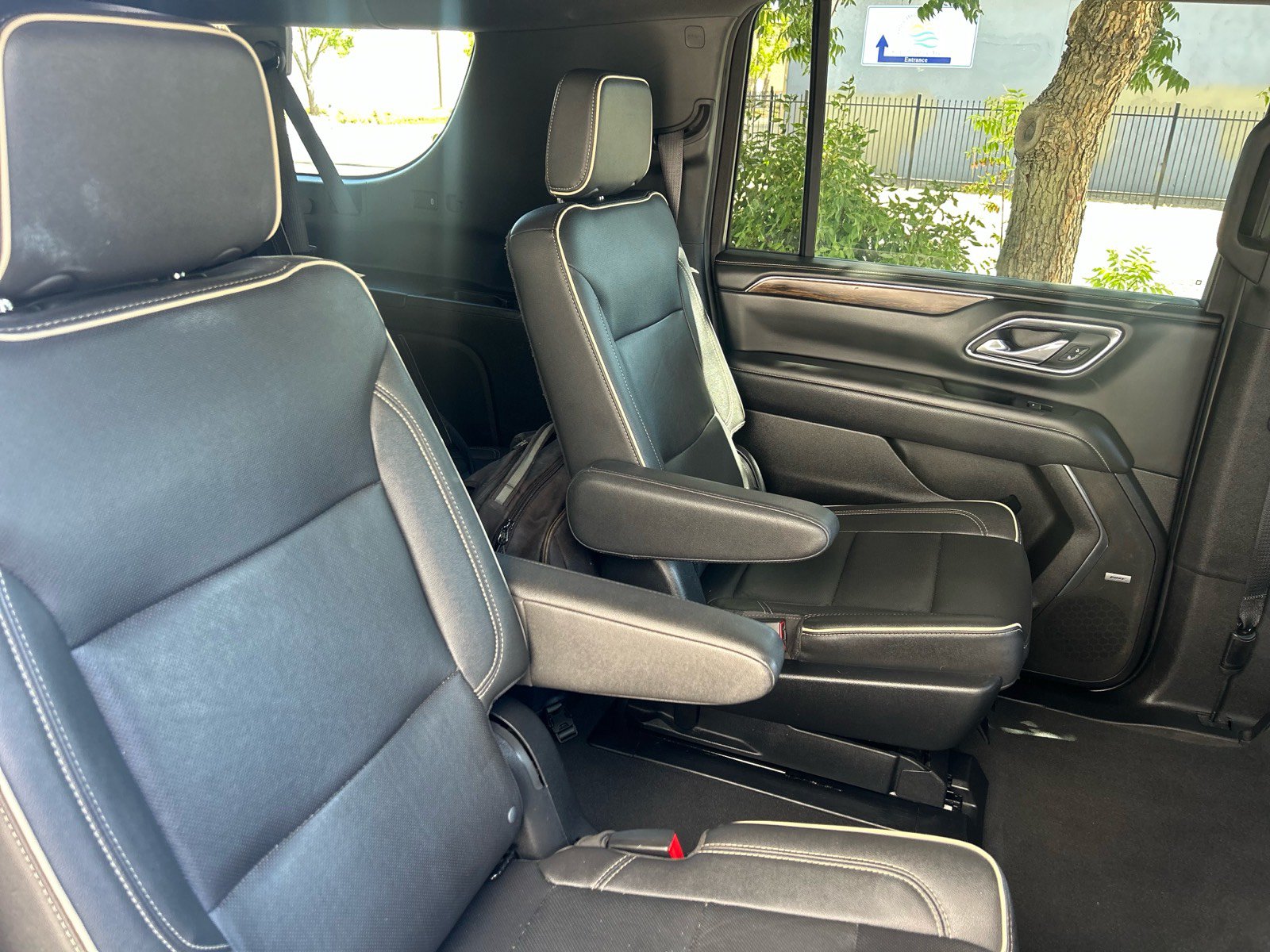 Used 2023 Chevrolet Suburban Premier AWD/4WD image 31