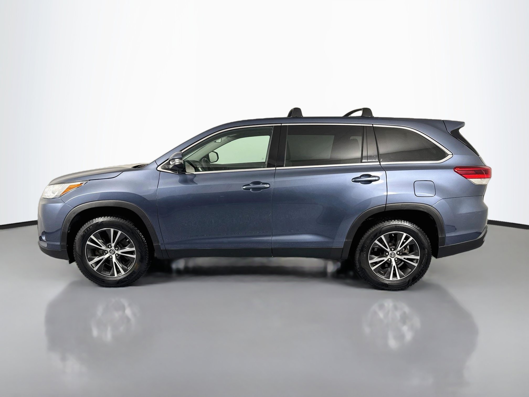 Used 2019 Toyota Highlander LE FWD image 8