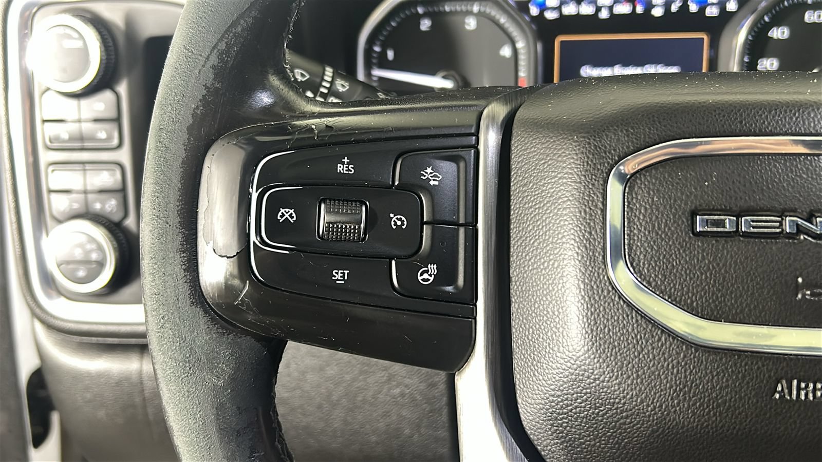 Used 2021 GMC Sierra 2500 Denali AWD/4WD image 17