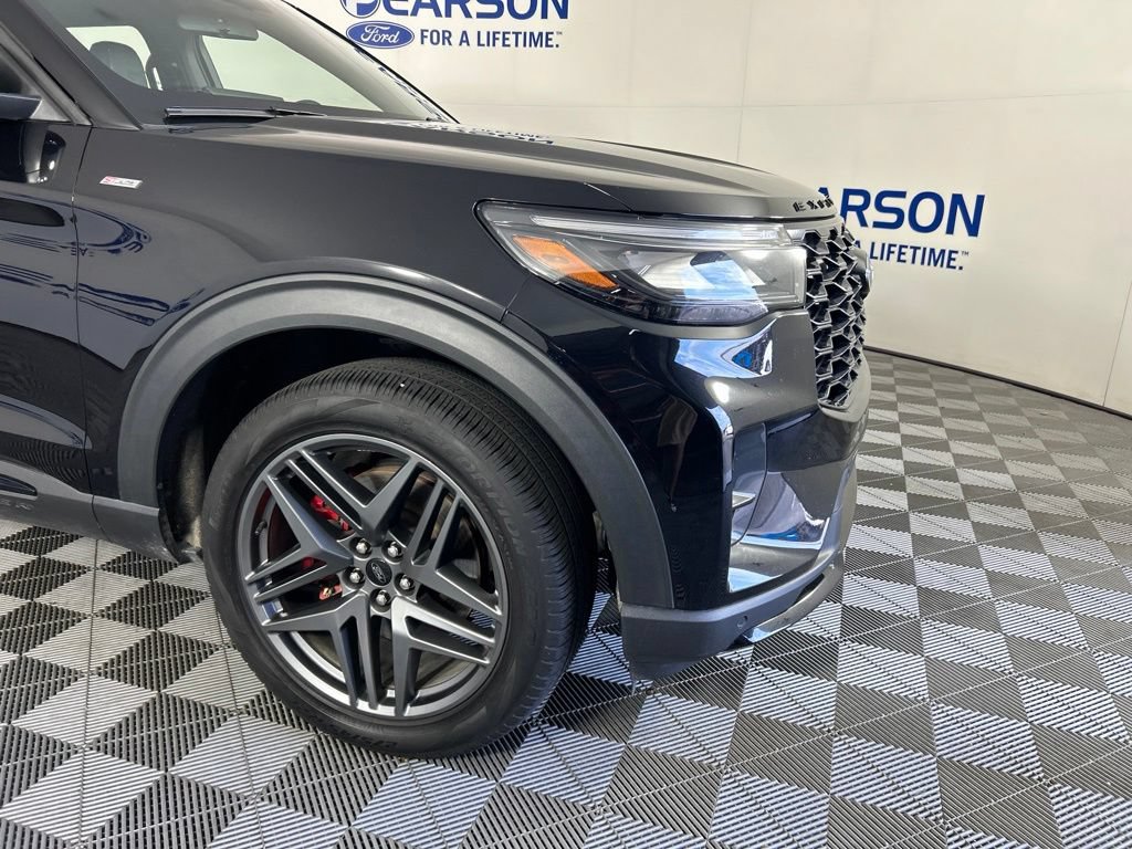 Used 2025 Ford Explorer ST-Line w/ ST-Line Street Pack AWD/4WD image 4