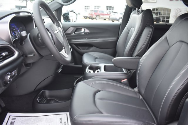 New 2026 Chrysler Pacifica Select image 14