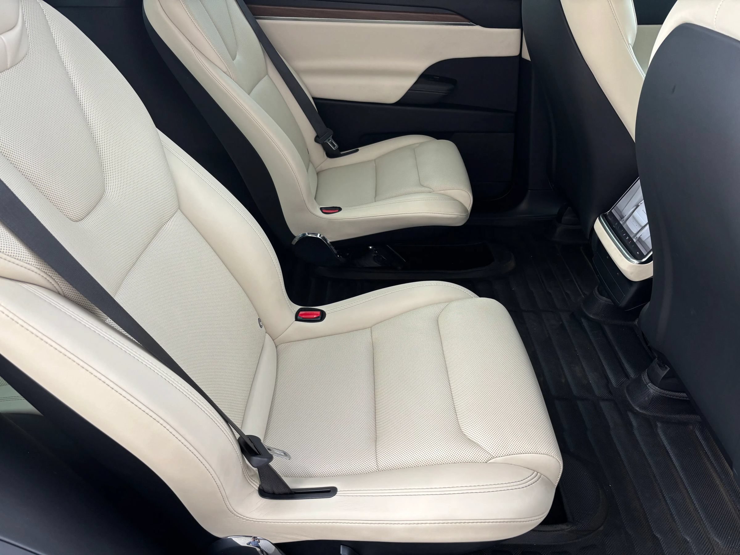 Used 2023 Tesla Model X AWD/4WD image 15