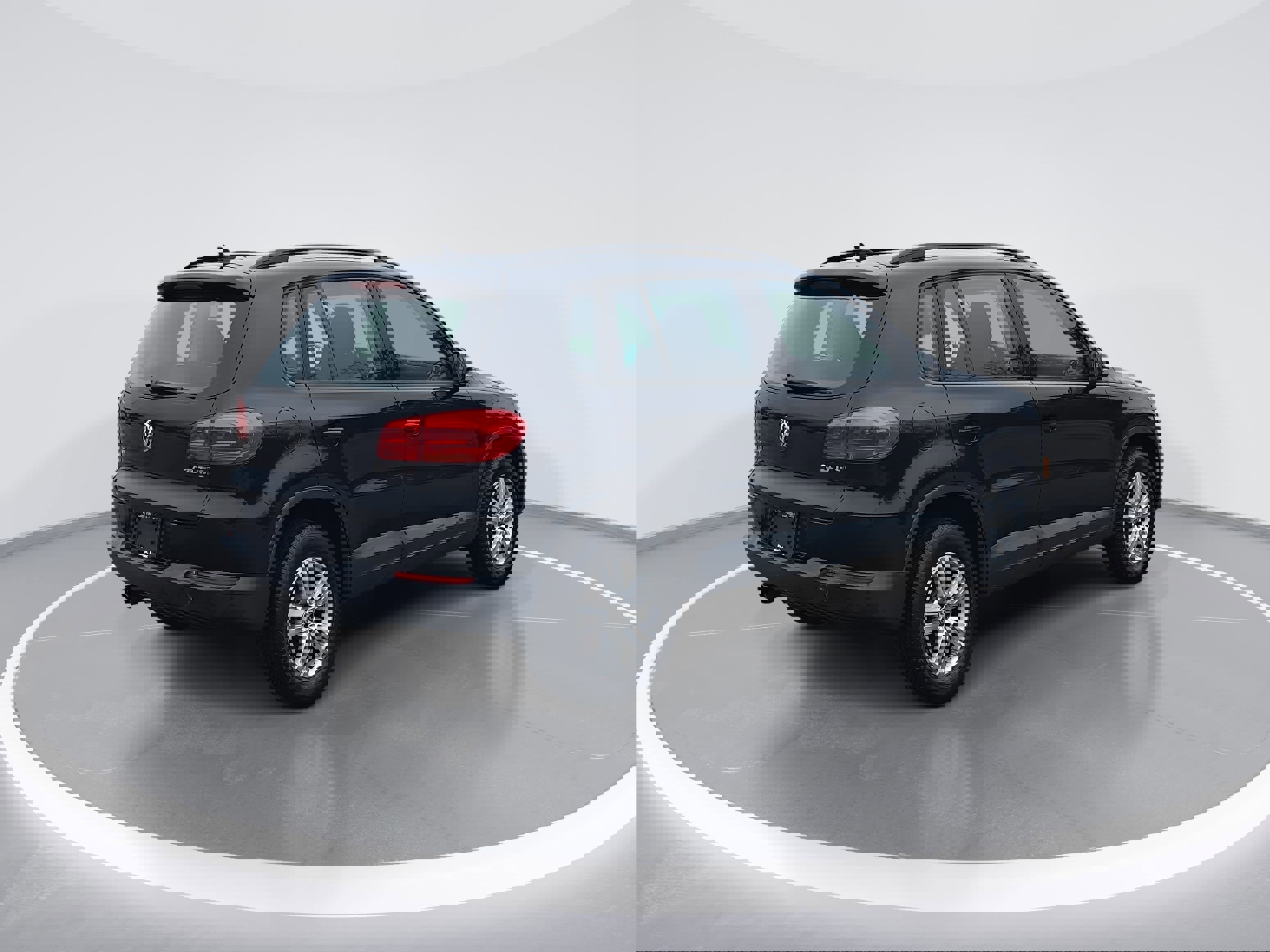 Used 2015 Volkswagen Tiguan S image 3